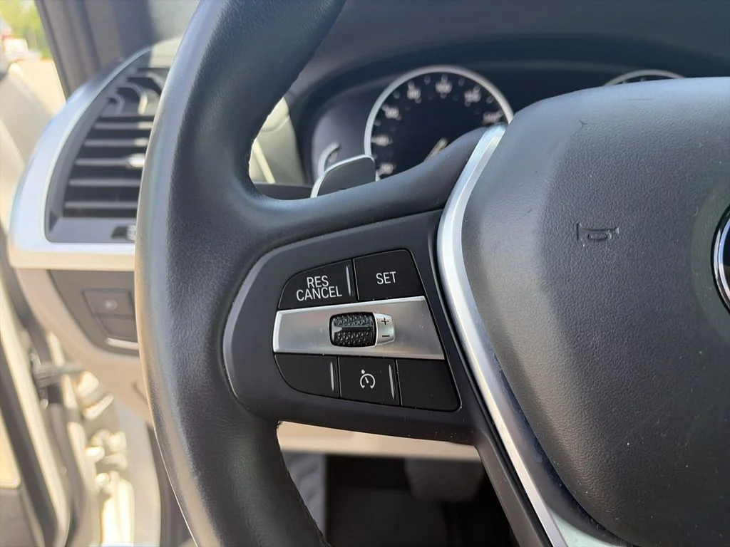 Used 2020 White BMW sDrive30i image 21