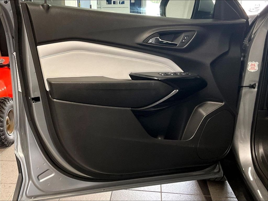 Used 2025 Gray Chevrolet LT image 9