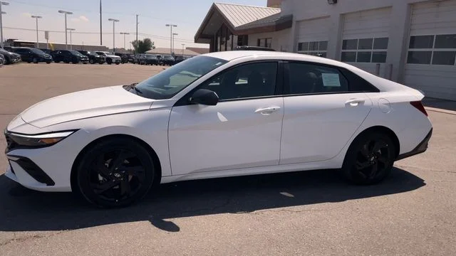 Used 2026 White Hyundai SEL Sport image 6