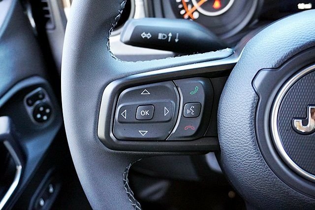 New 2026 Black Clear-Coat Exterior Paint Jeep Sport S image 39