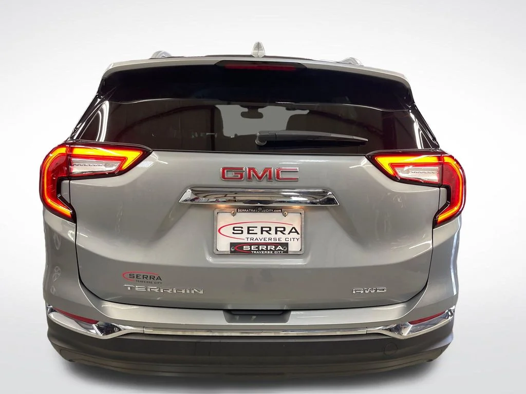 Used 2023 Silver GMC SLT image 4