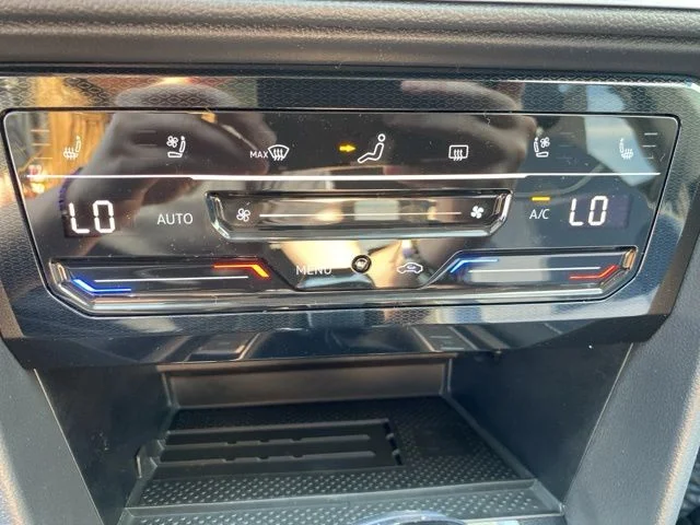 2025 Volkswagen Taos SEL - Photo 37