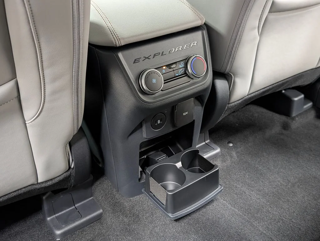 New 2026 Star White Metallic Tri-Coat Ford Active image 15