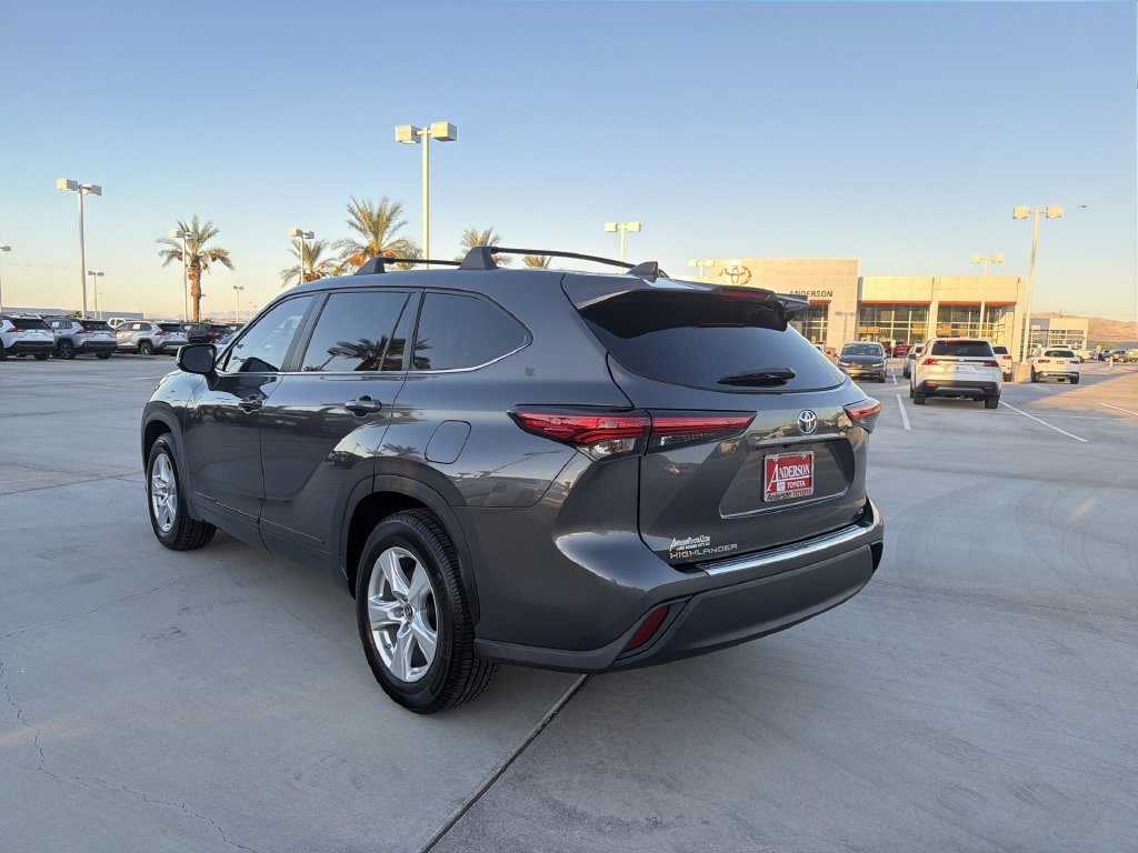 2023 Toyota Highlander L - Photo 7