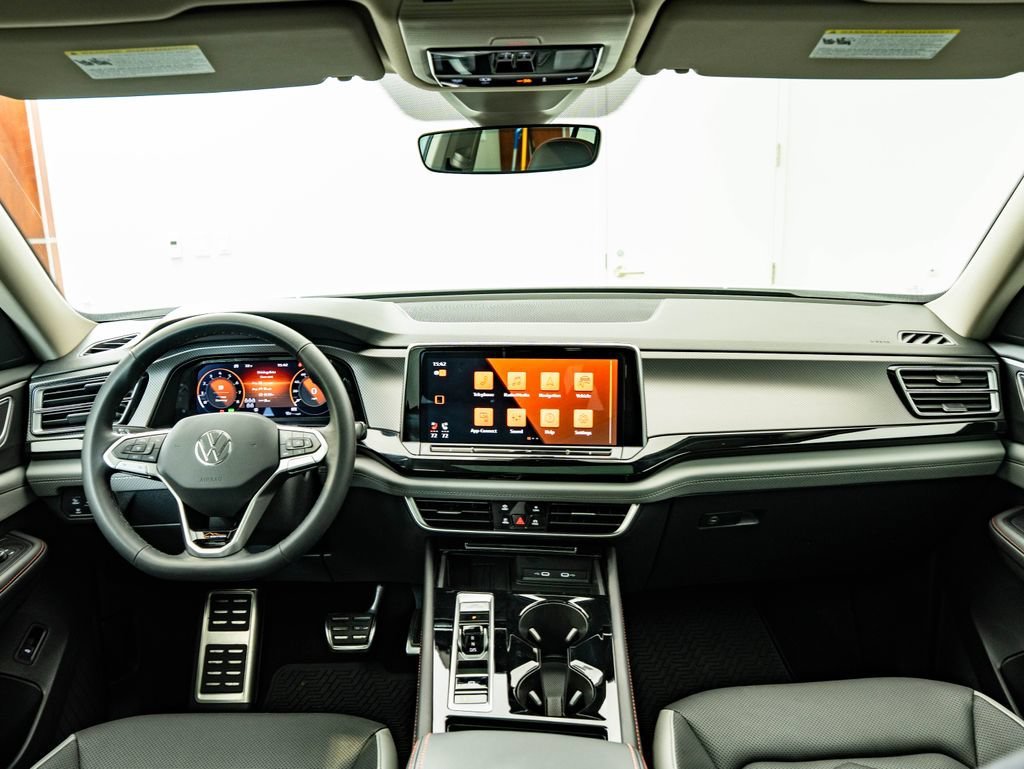 Used 2025 Pure White Volkswagen 2.0T Peak Edition image 34