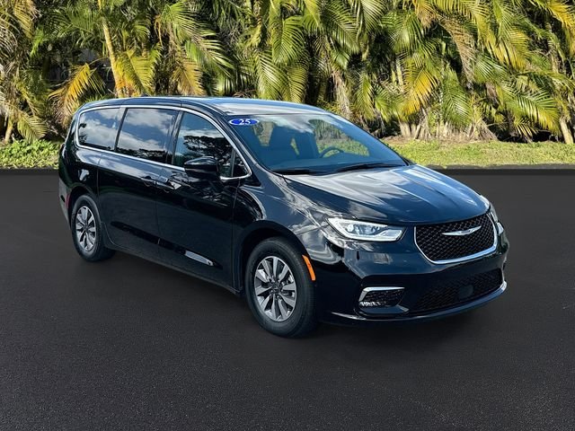 Used 2025 Chrysler Pacifica PHEV Select with VIN 2C4RC1S72SR500152 for sale in Bradenton, FL