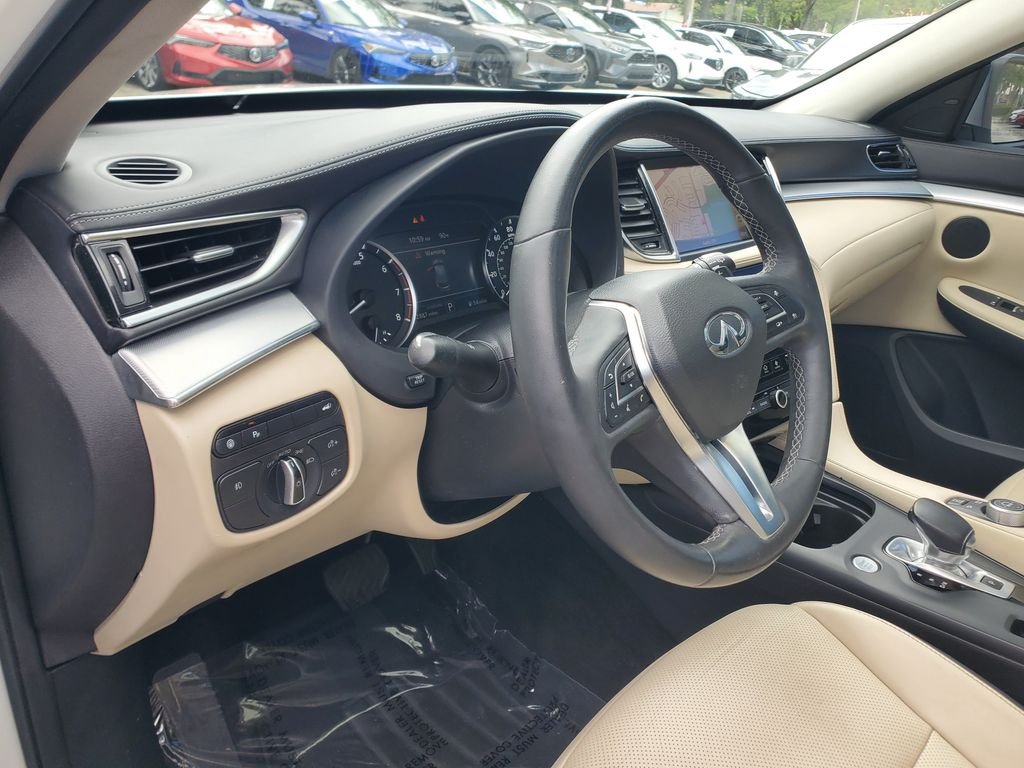 Used 2019 White INFINITI ESSENTIAL image 15