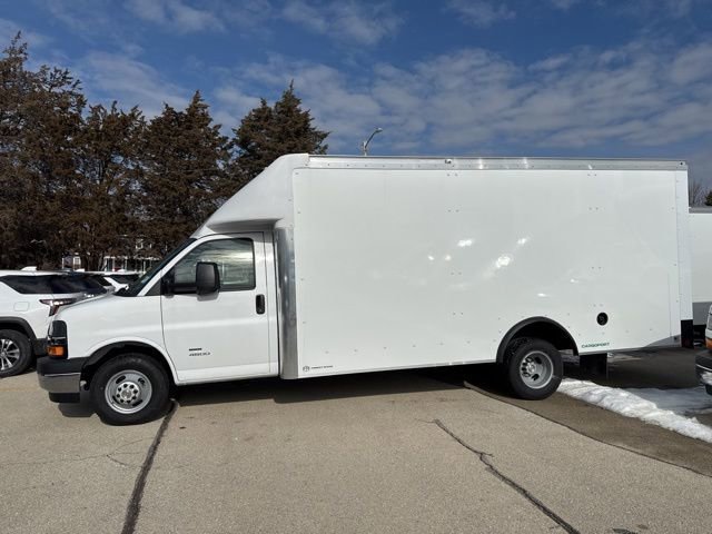New 2025 Summit White Chevrolet 2WT image 2