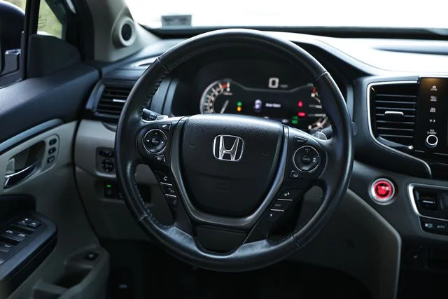 Used 2023 Platinum White Pearl Honda RTL image 31