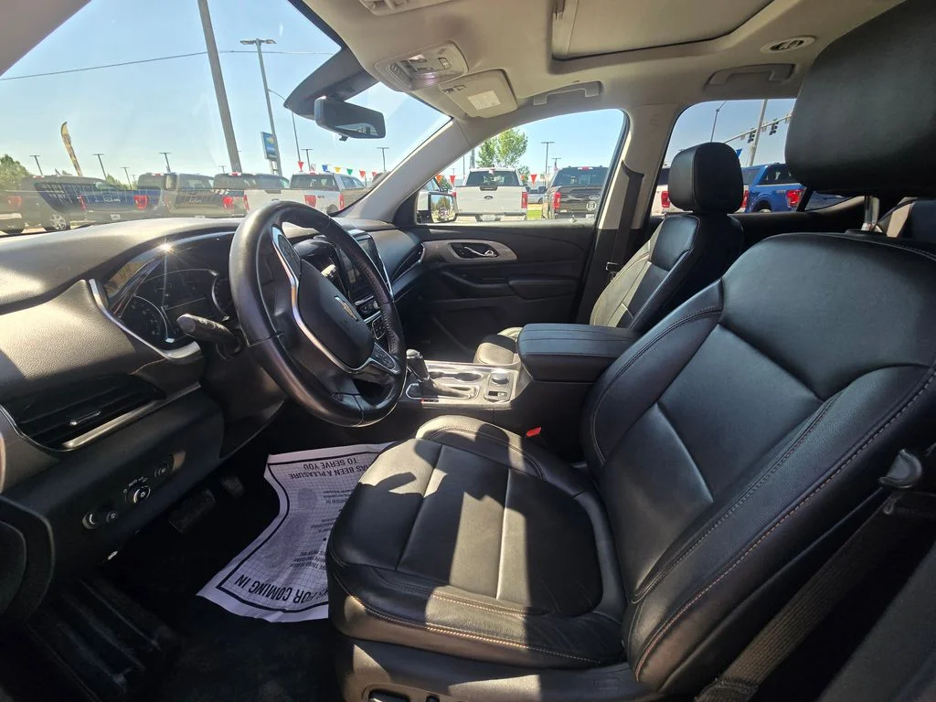 Used 2021  GMC SLE image 8