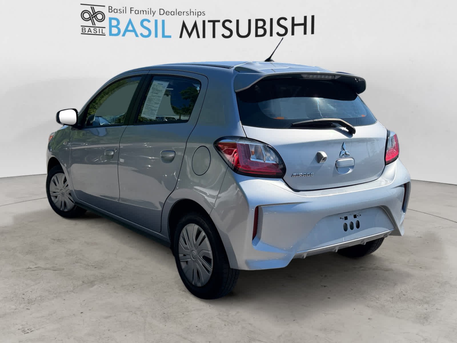 Used 2024 Starlight Silver Metallic Mitsubishi ES image 3