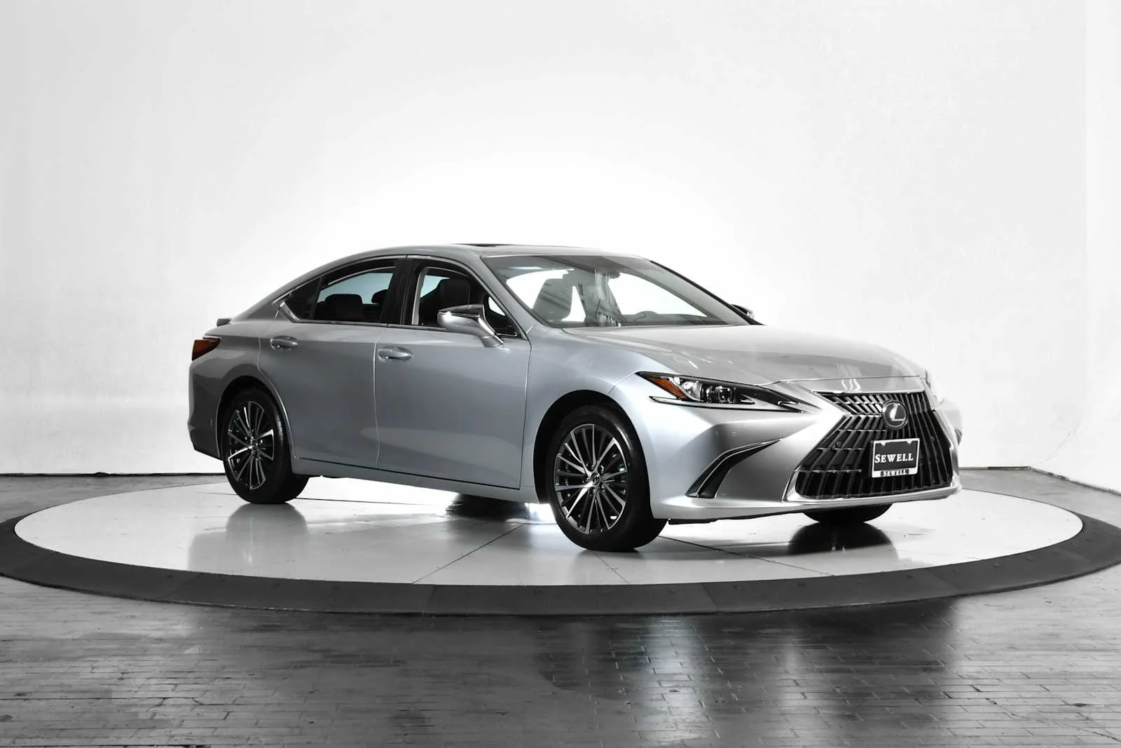 Used 2025 Iridium Lexus  image 9
