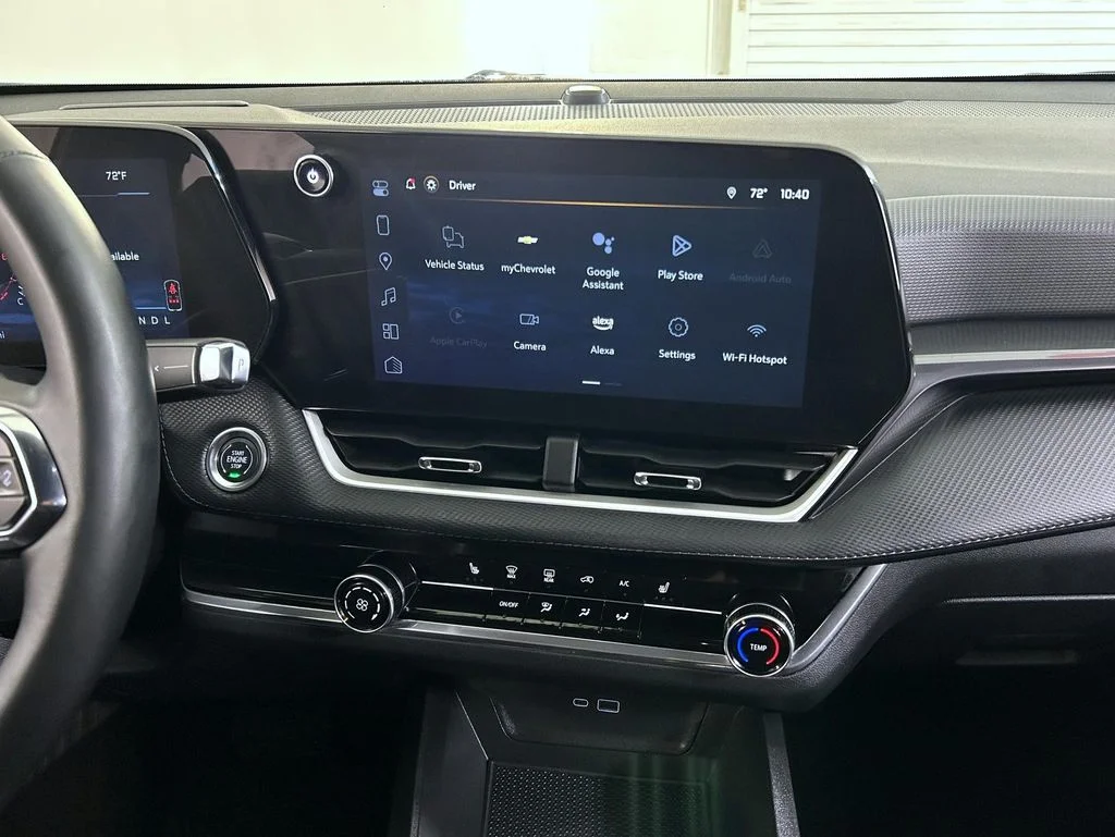 Used 2025 White Chevrolet LT image 12
