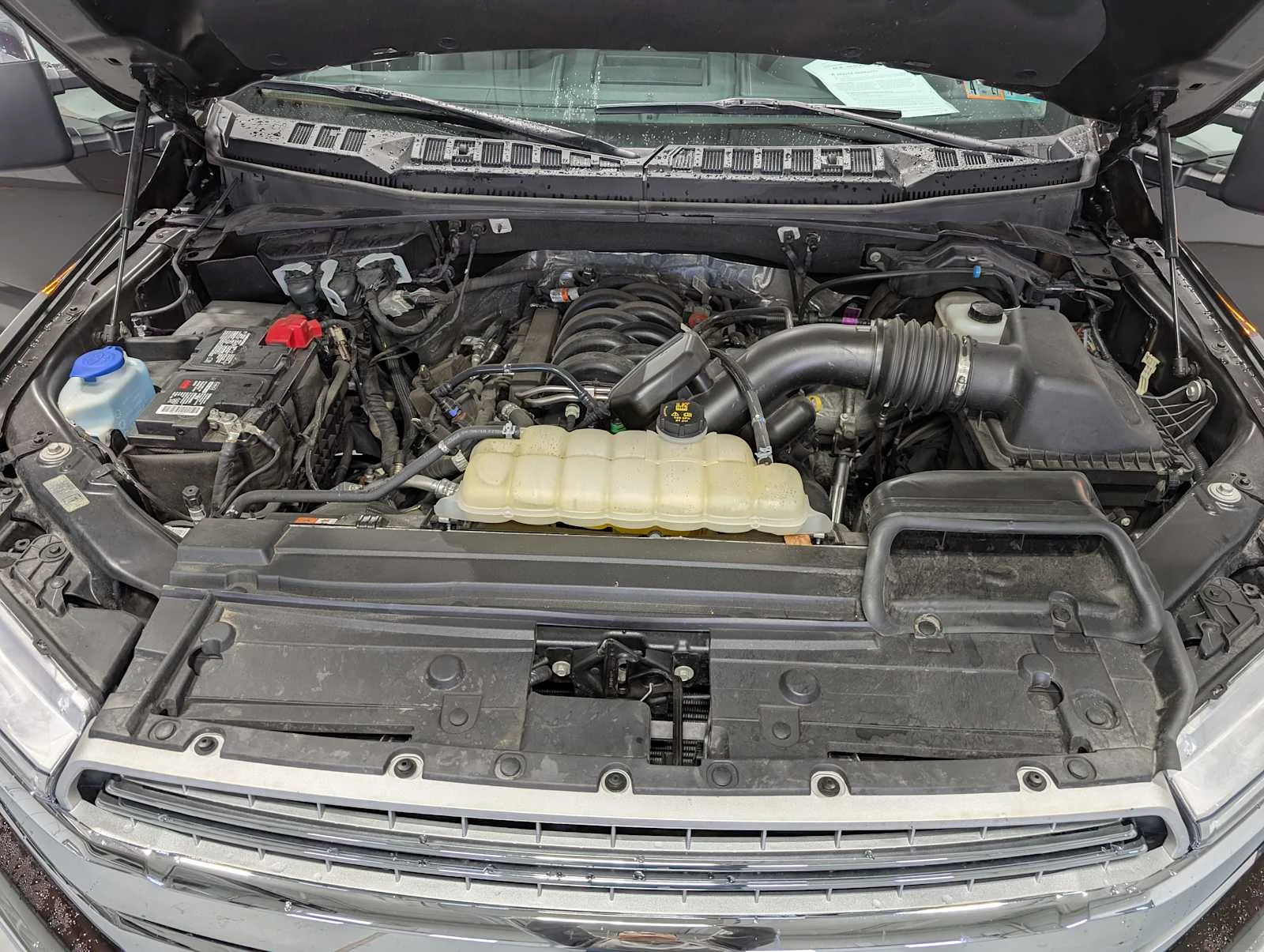 Used 2019 Magma Red Metallic Ford LARIAT image 13