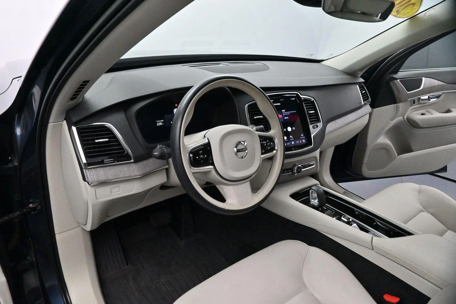 Used 2023 Blue Volvo Plus image 17