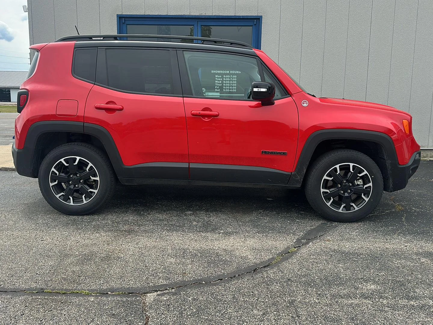 Used 2023 Colorado Red Clearcoat Jeep Trailhawk image 4