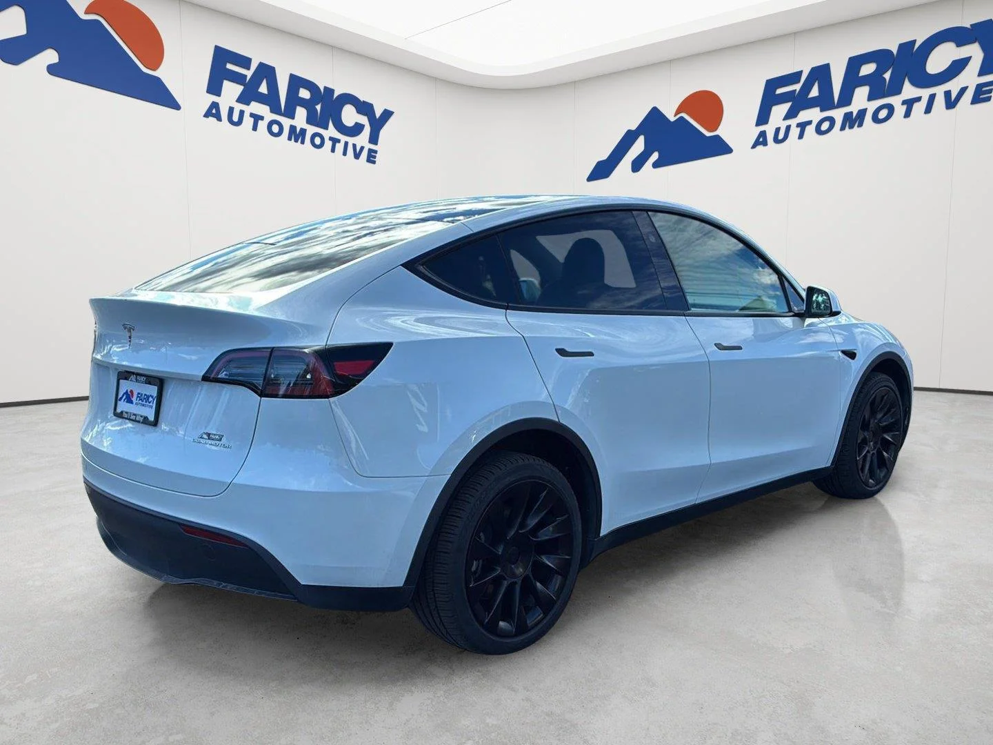 Used 2023  Tesla Long Range image 4