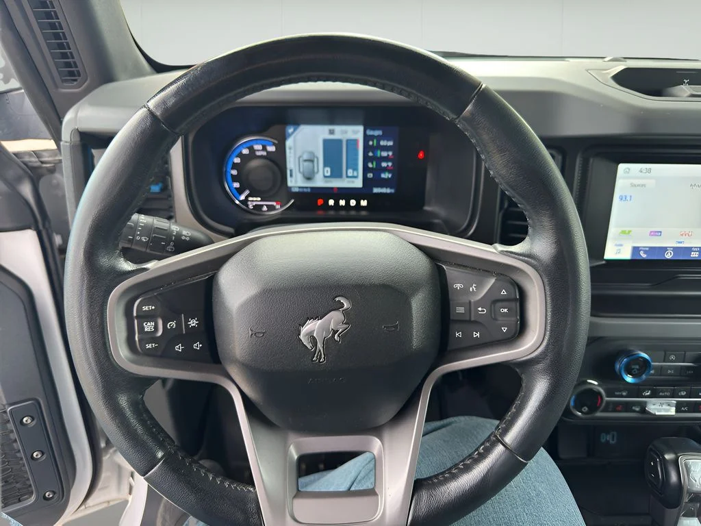 Used 2023 Oxford White Ford Black Diamond image 16