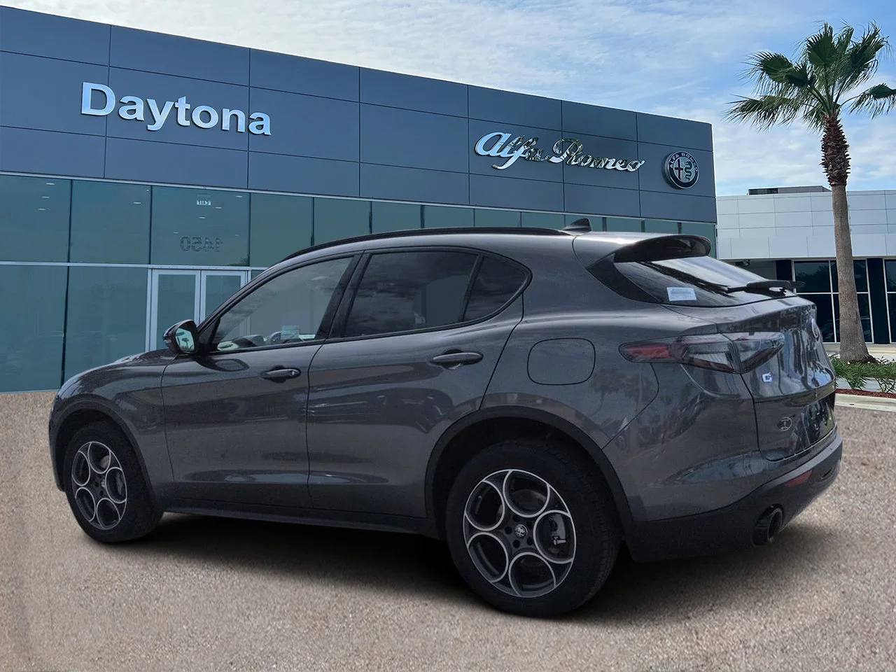 New 2026 Vesuvio Gray Metallic Exterior Paint Alfa Romeo  image 5