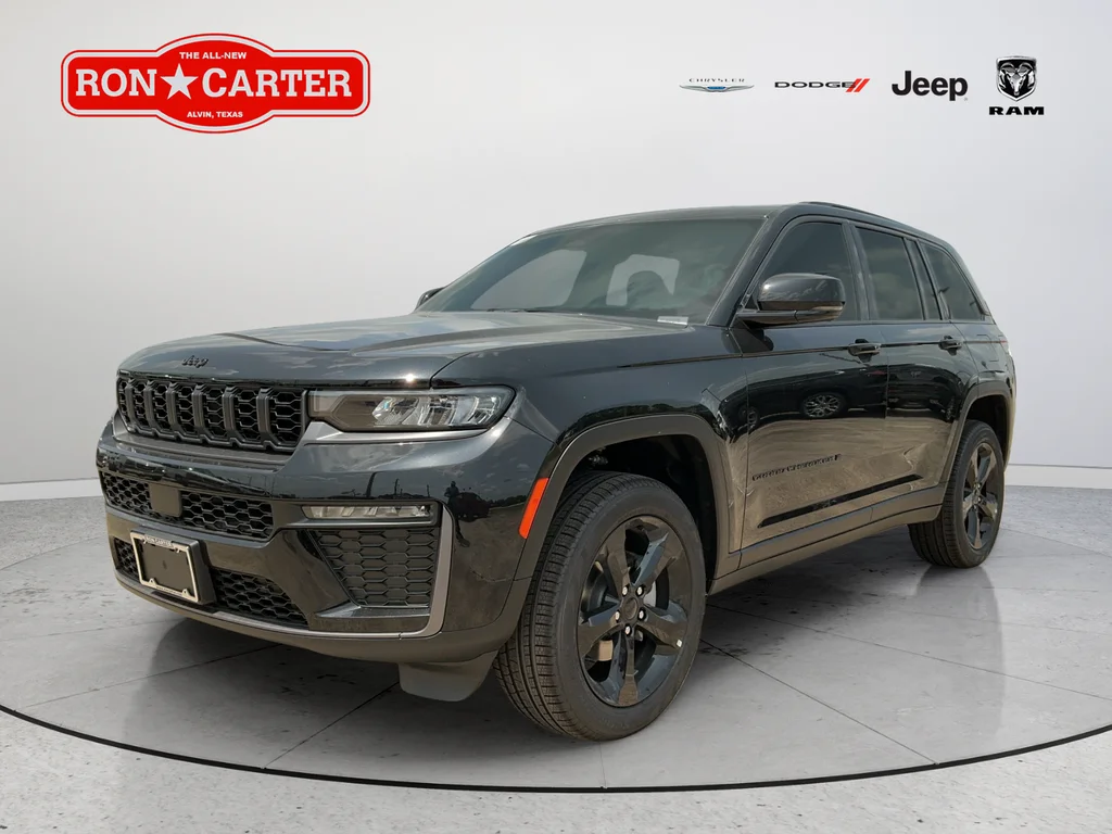 New 2026 Diamond Black Crystal Pearl-Coat Exterior Paint Jeep Limited image 3