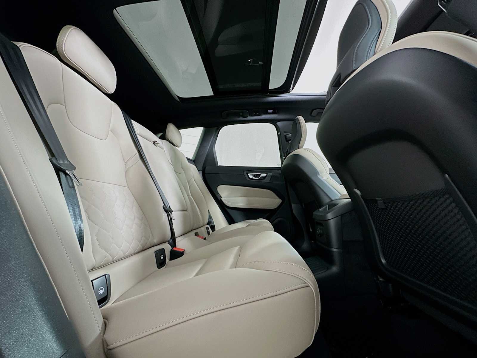 New 2026 Vapour Grey Volvo Plus image 24