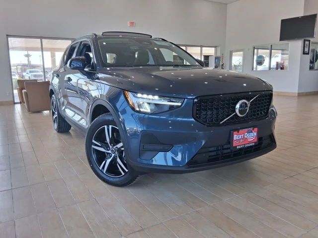 2026 Volvo XC40 B5 Core Dark AWD's photo