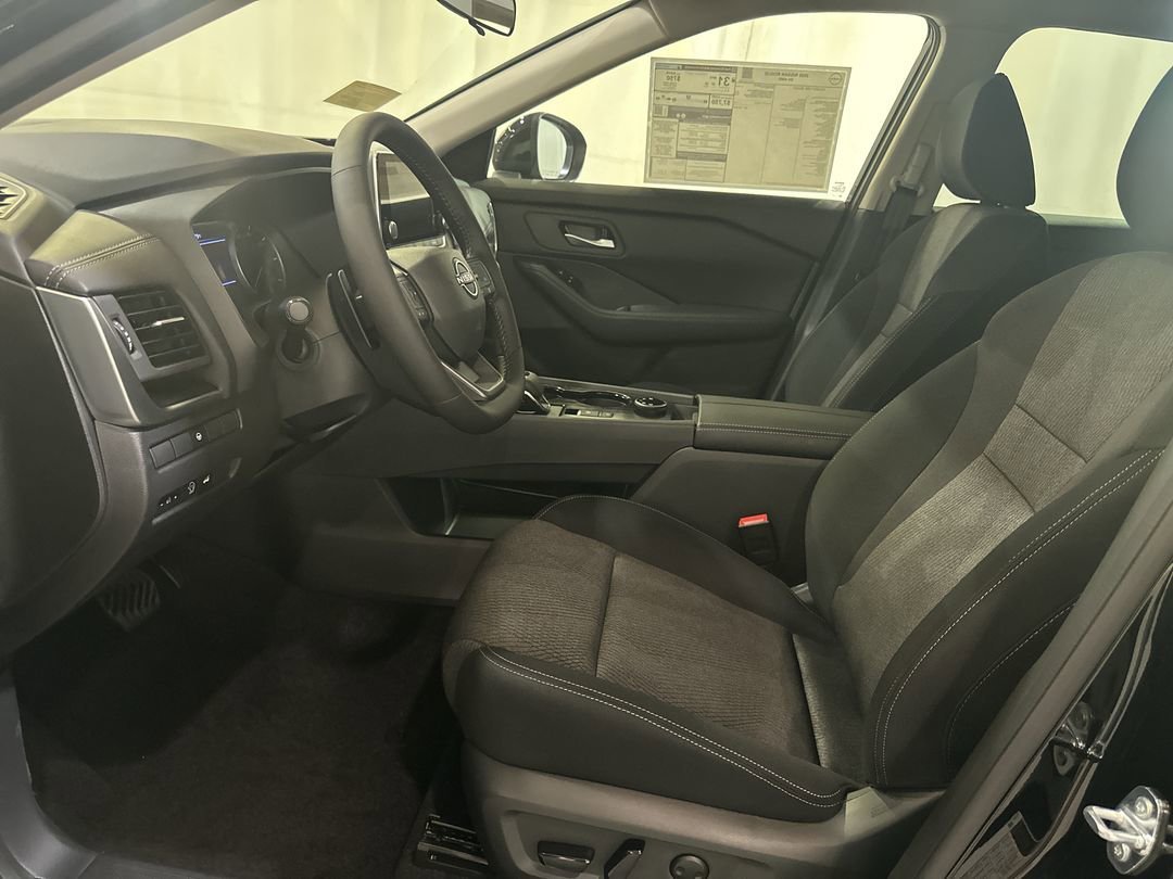 2026 Nissan Rogue SV - Photo 13