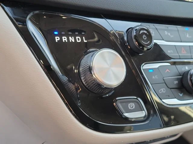 Used 2023 Granite Crystal M Chrysler Touring L image 32