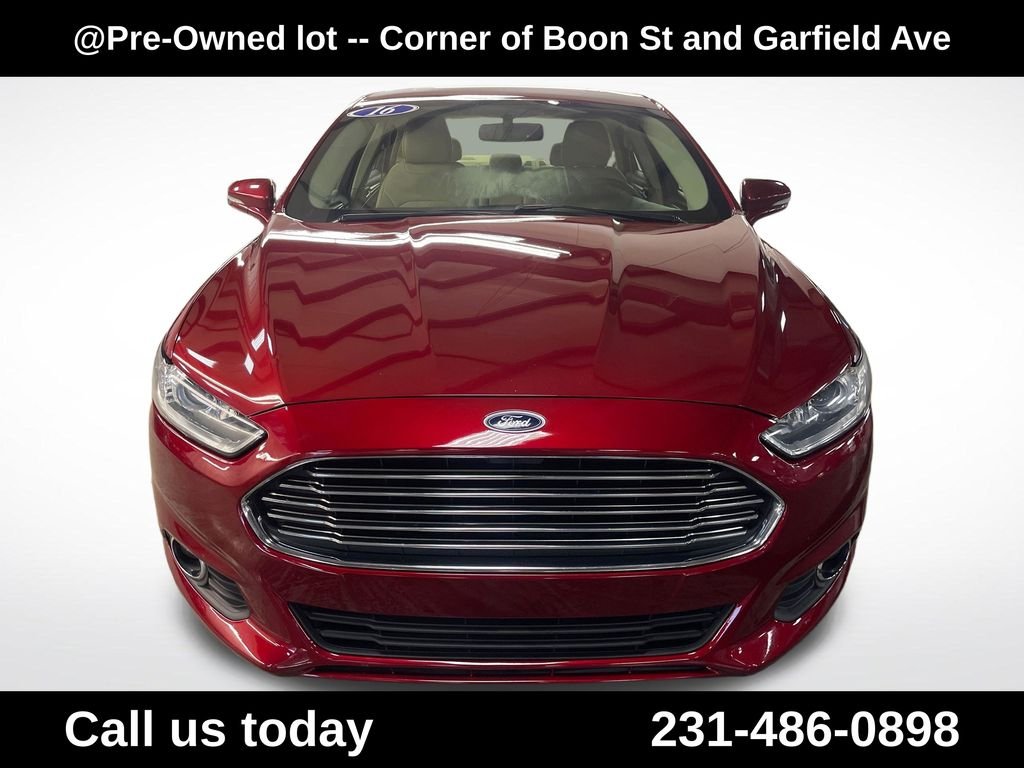 Used 2016 Red Ford SE image 8
