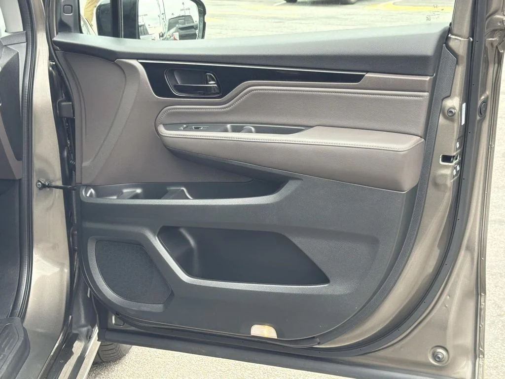 Used 2019 Pacific Pewter Metallic Honda Elite image 32