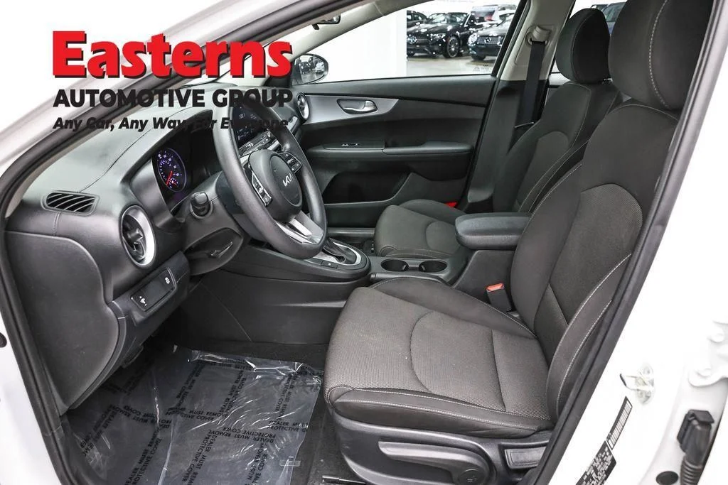 Used 2023 White Kia LXS image 15