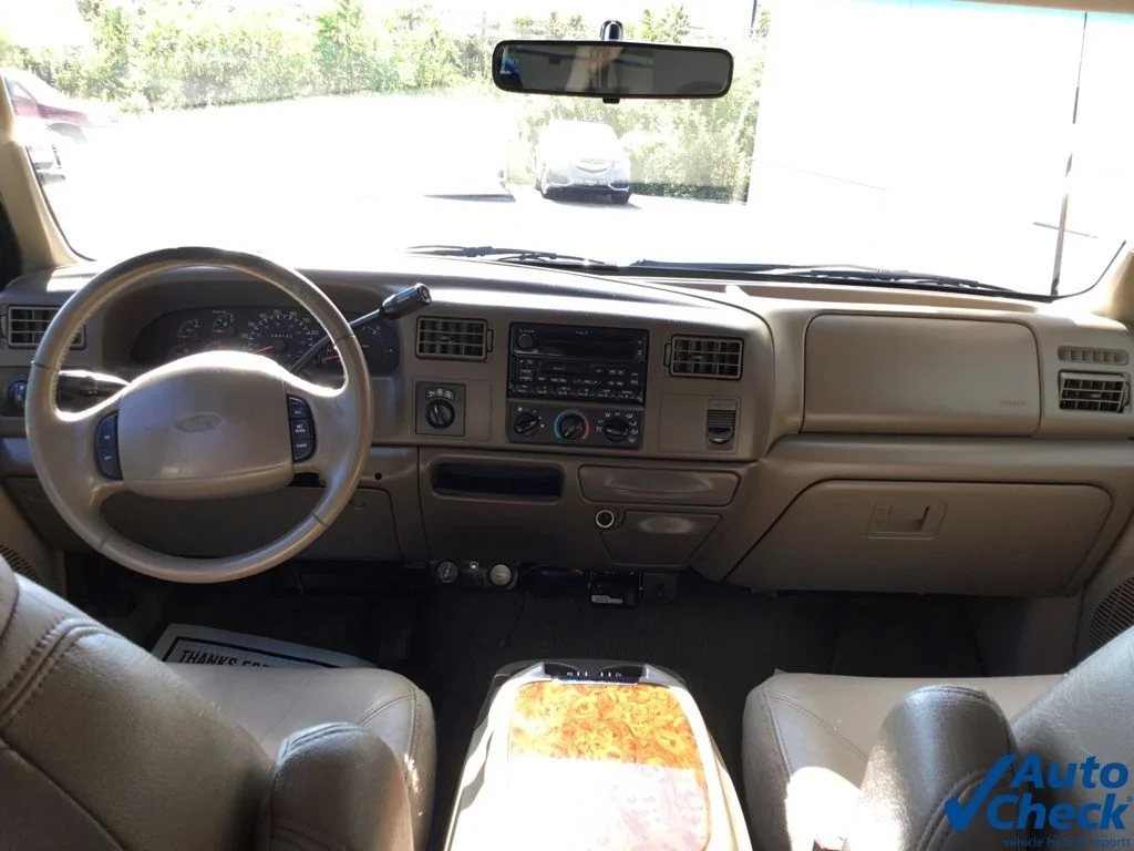 Used 2000 Black Ford Lariat image 25