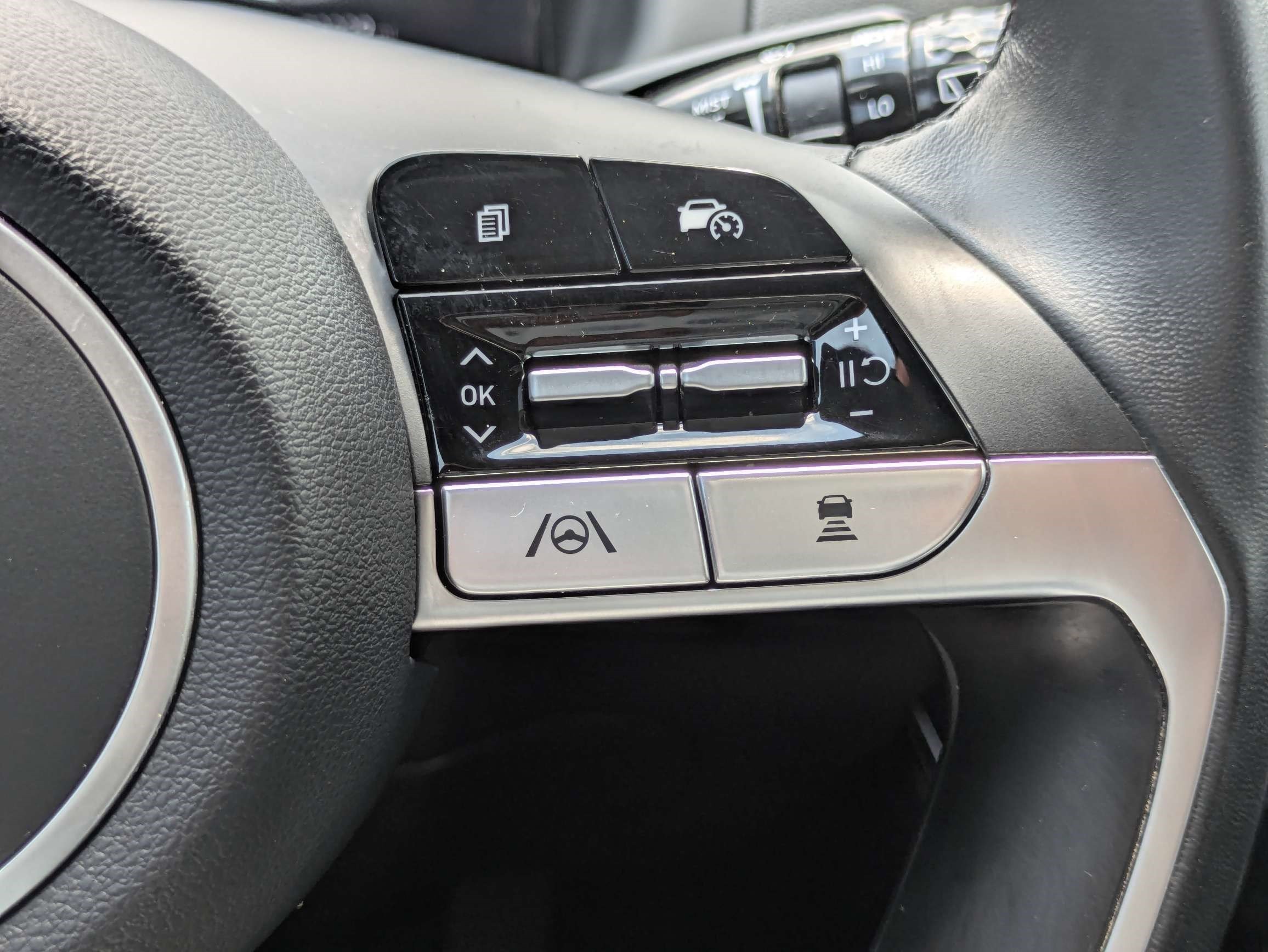 Used 2023 Shimmering Silver Hyundai SEL image 32
