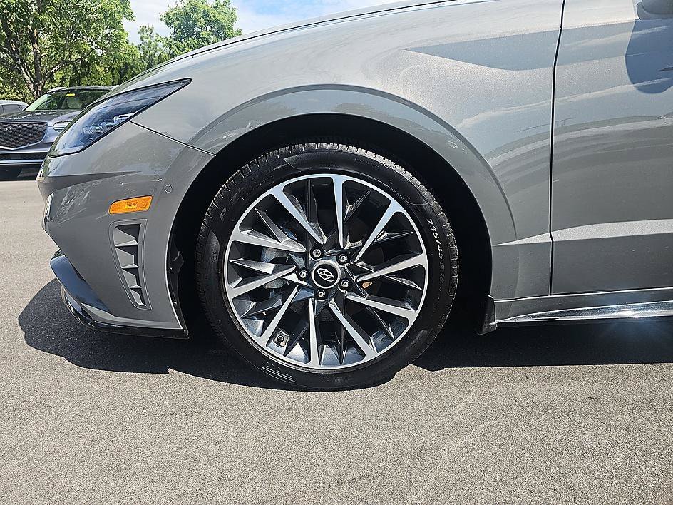 Used 2022 Hampton Gray Hyundai Limited image 10