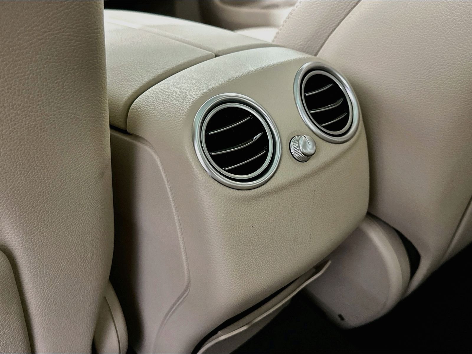 Used 2019 Black Mercedes-Benz GLC 350e image 27