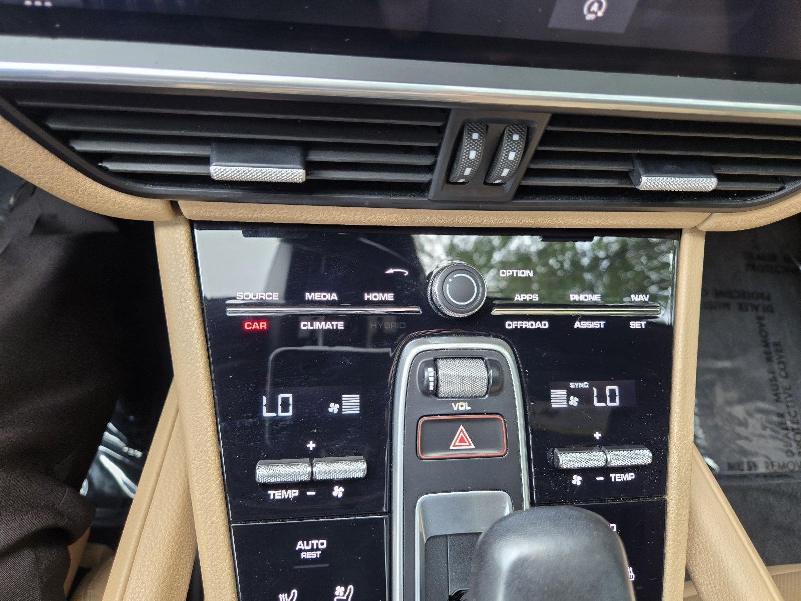 Used 2020  Porsche Base image 31