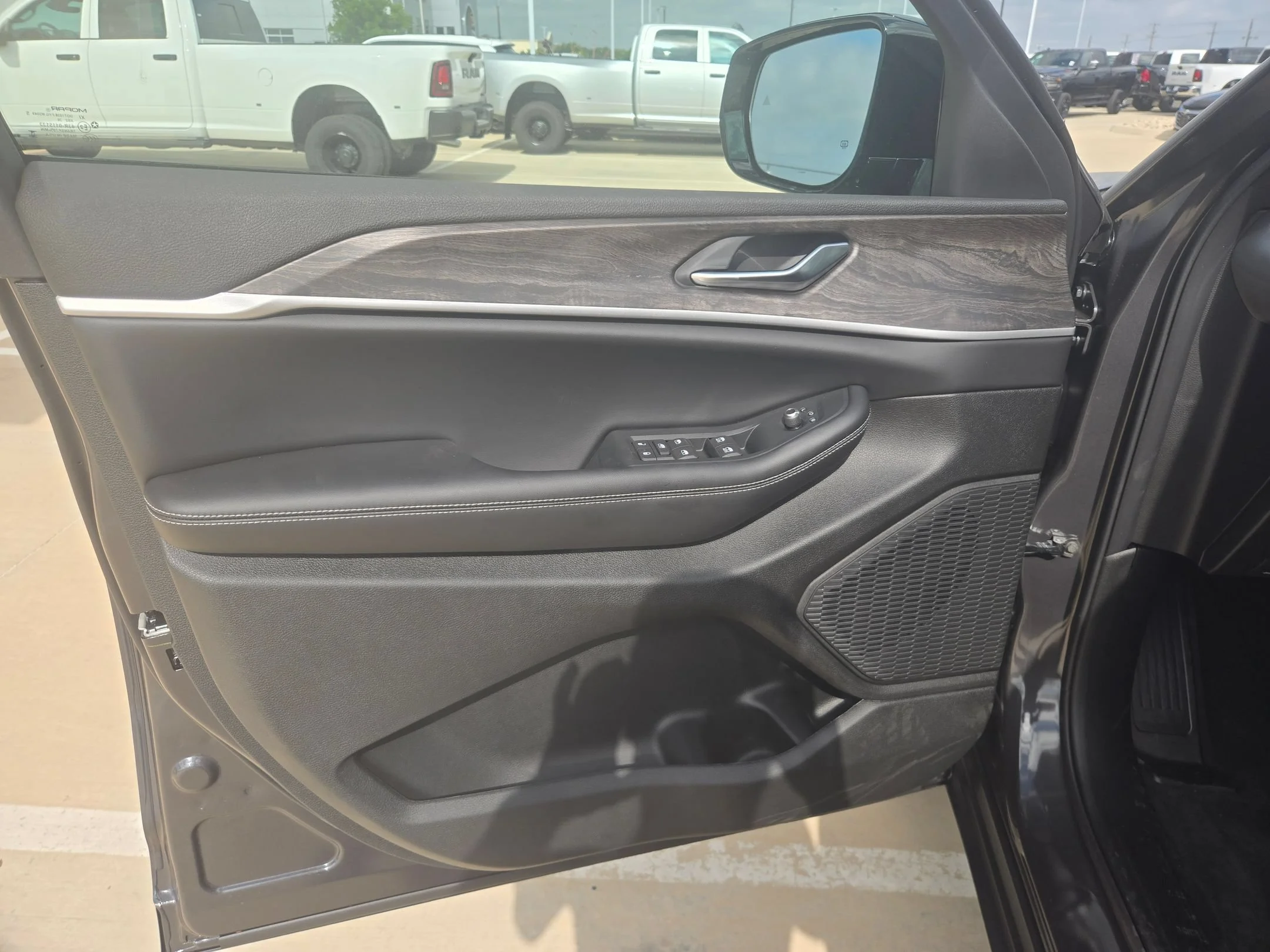 New 2026 Baltic Gray Metallic Clearcoat Jeep Laredo Altitude image 12
