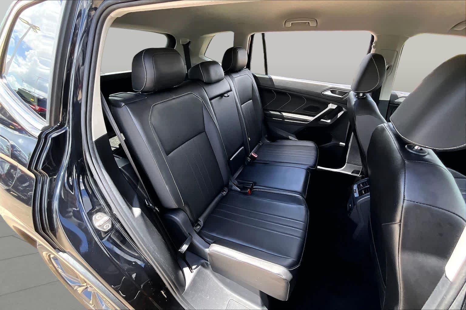 Used 2022 Deep Black Pearl Volkswagen SE image 20