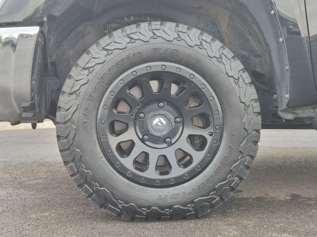 Used 2019 Midnight Black Metallic Toyota SR5 image 25