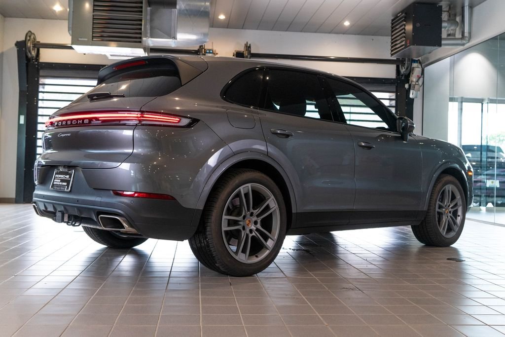 Used 2025  Porsche Base image 9