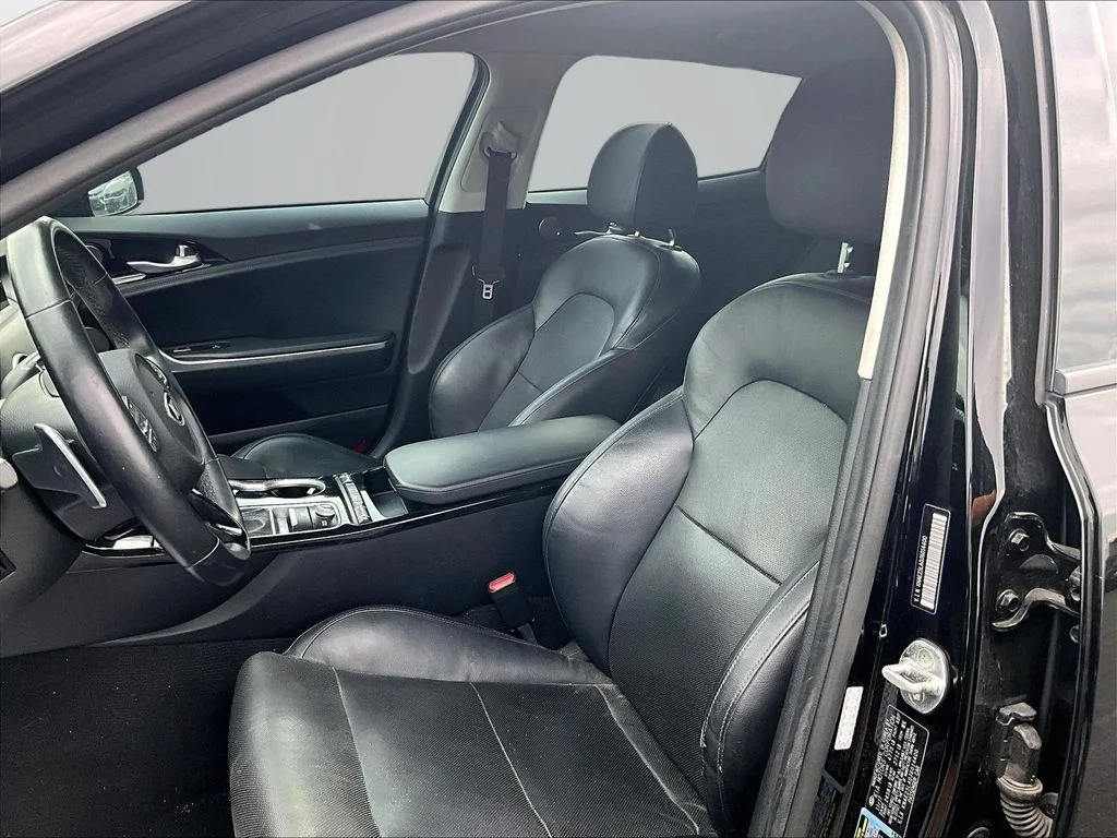 Used 2018 Black Kia Premium image 24