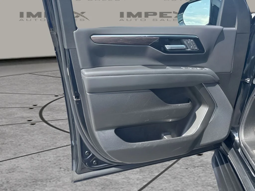 Used 2025 Black Chevrolet LT image 28