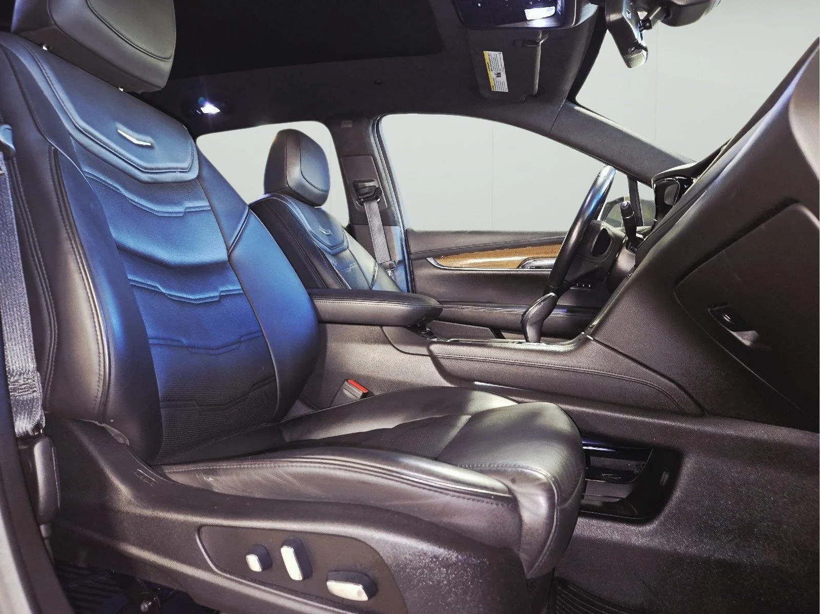 Used 2019 Bronze Dune Metallic Cadillac Platinum AWD image 57