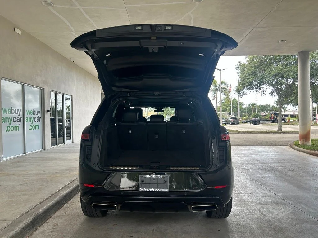 Used 2024 Black Land Rover Dynamic SE image 34