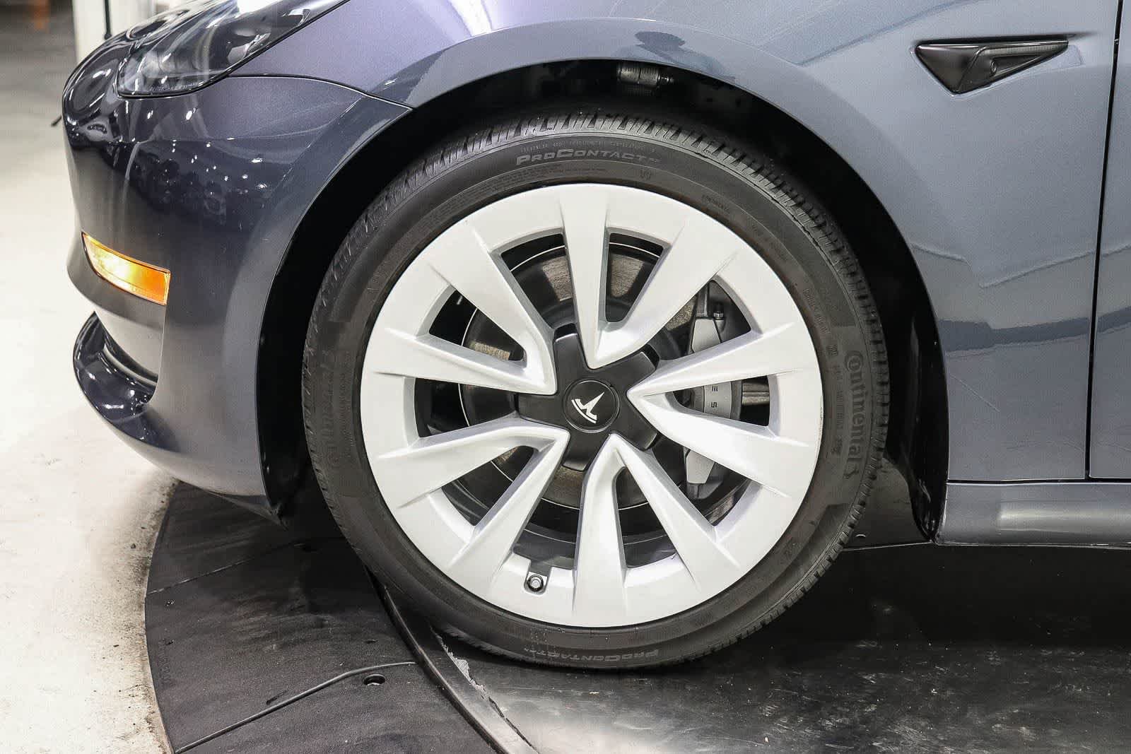 Used 2023  Tesla  image 9