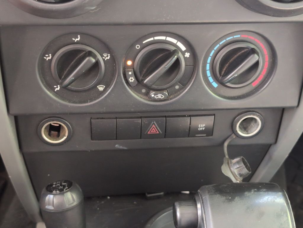 Used 2008 Green Jeep X image 14