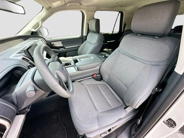New 2026 Oxford White Ford Active image 15