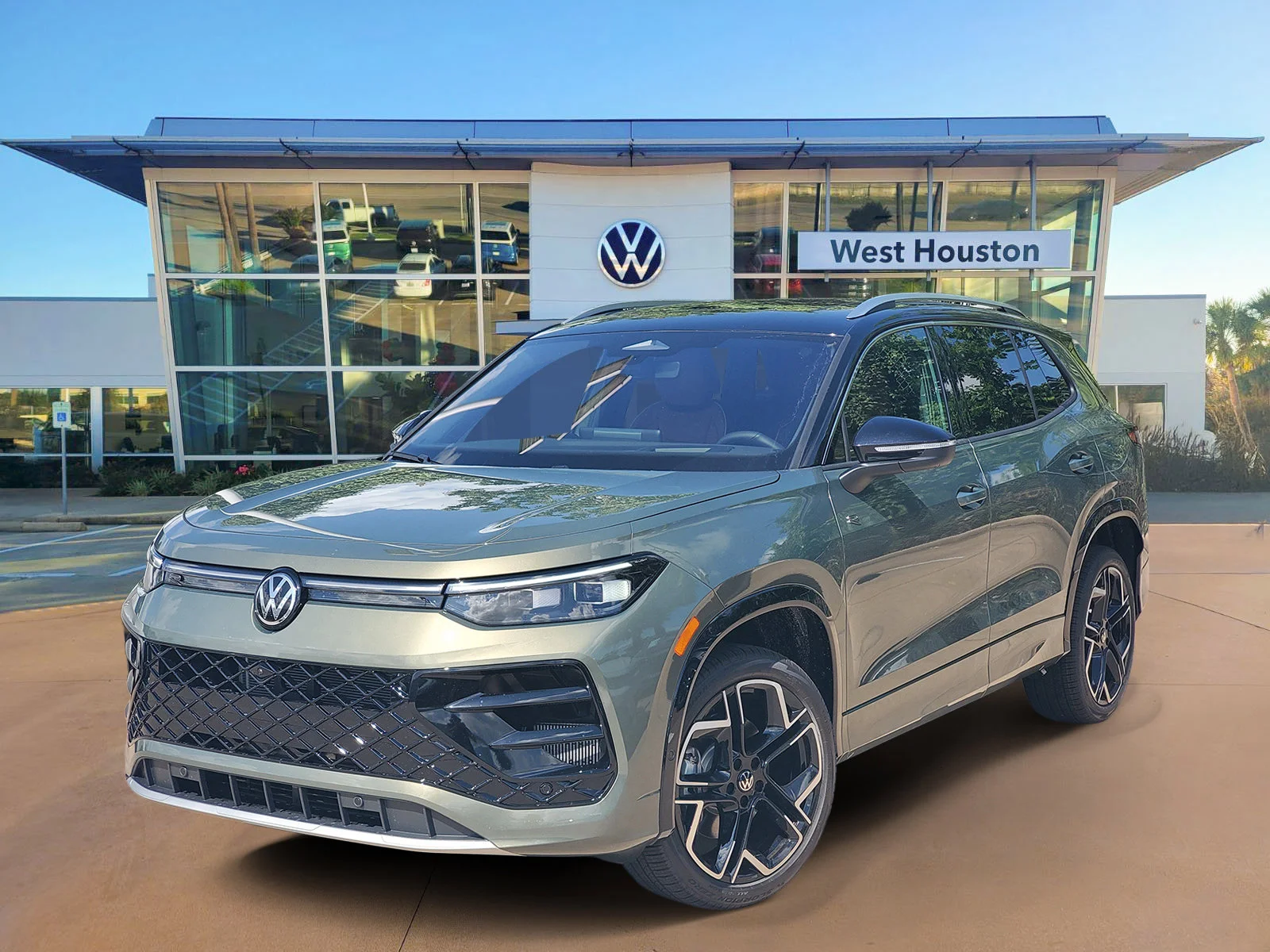 2026 Volkswagen Tiguan 2.0T SEL R-Line Turbo 4Motion's photo