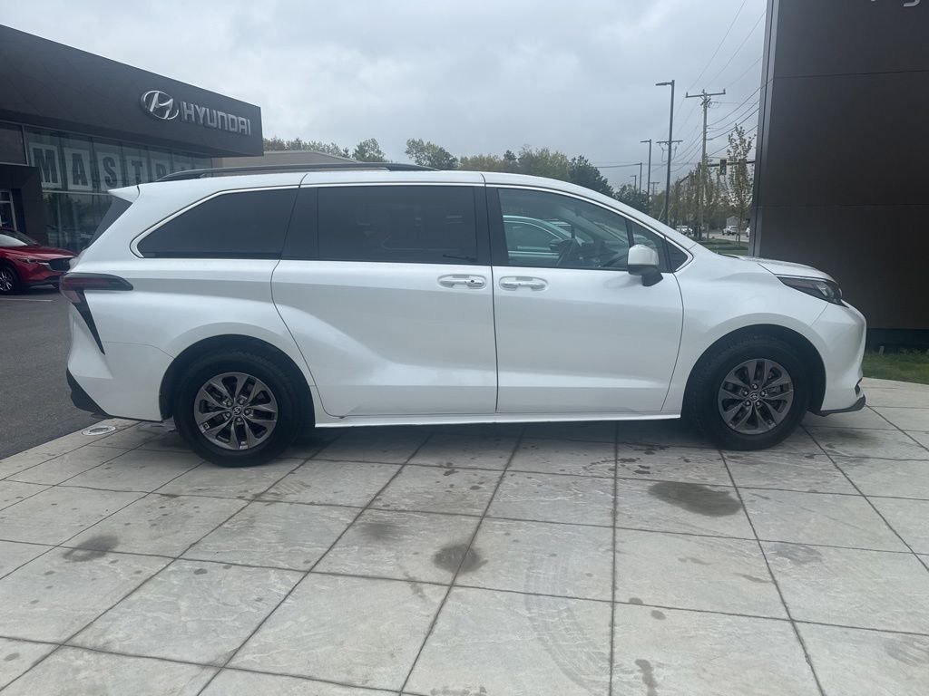 Used 2025 Beige Toyota XLE image 8