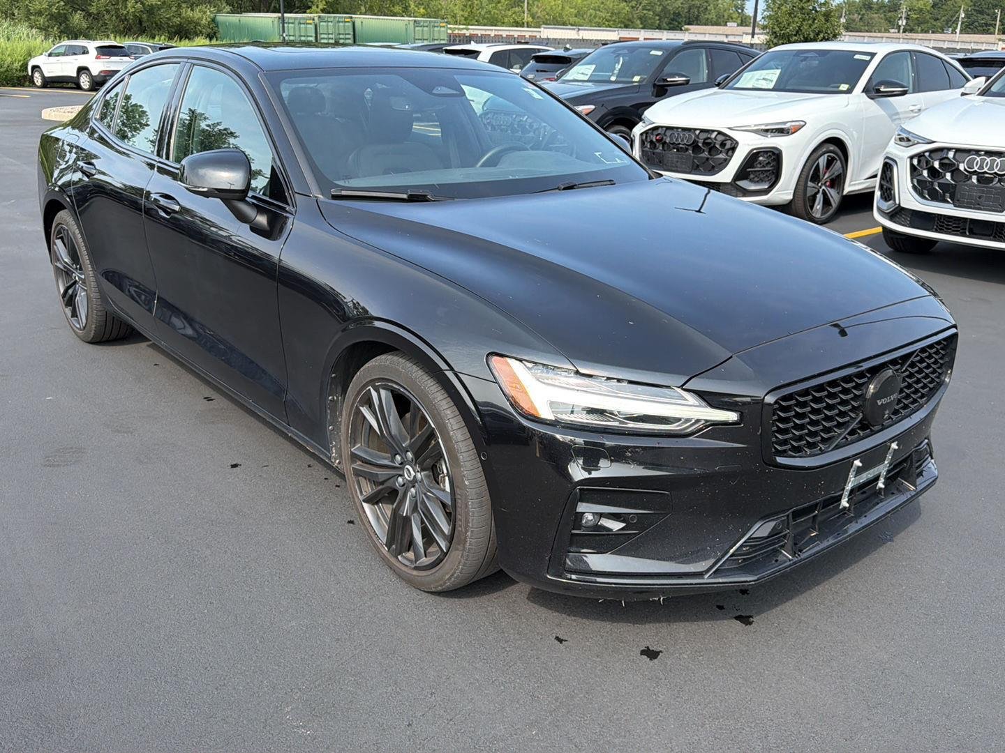 Used 2024 Onyx Black Metallic Volvo Plus Black Edition image 12